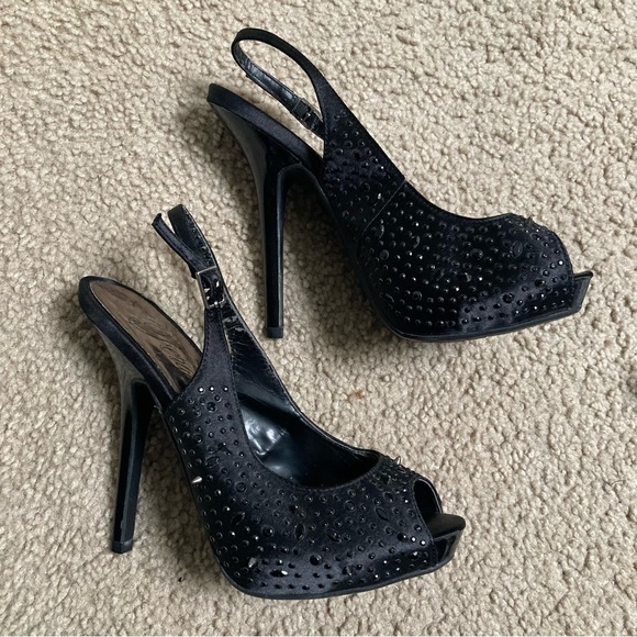 Fergie Hermosa Black Satin Beaded Spiked Slingback Peeptoe Pumps Heels - Picture 2 of 13